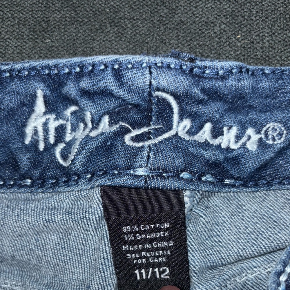 Ariya Jeans - Picture 3 of 4